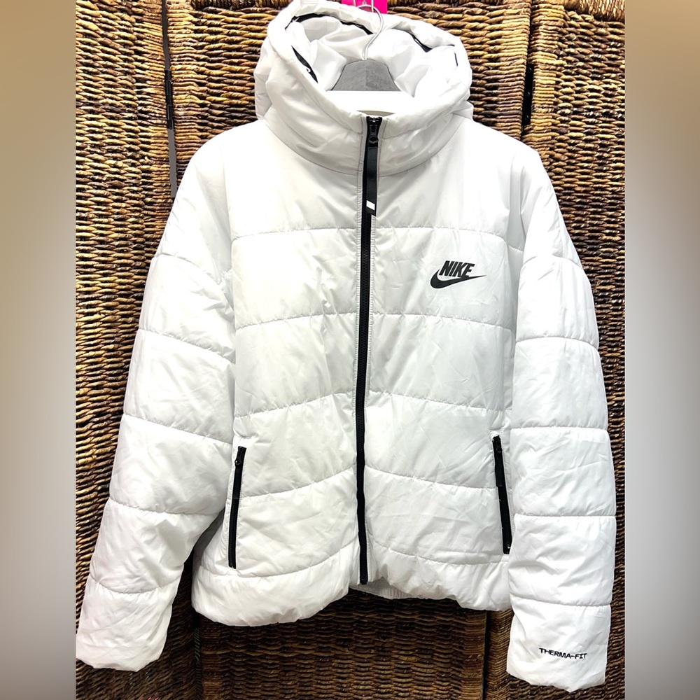 Nike Women's White Puffer Jacket- Therma Fit, XXL